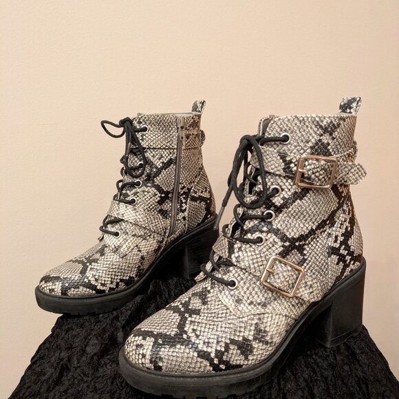 Snakeskin Faux leather heeled boots - Picture 2 of 10